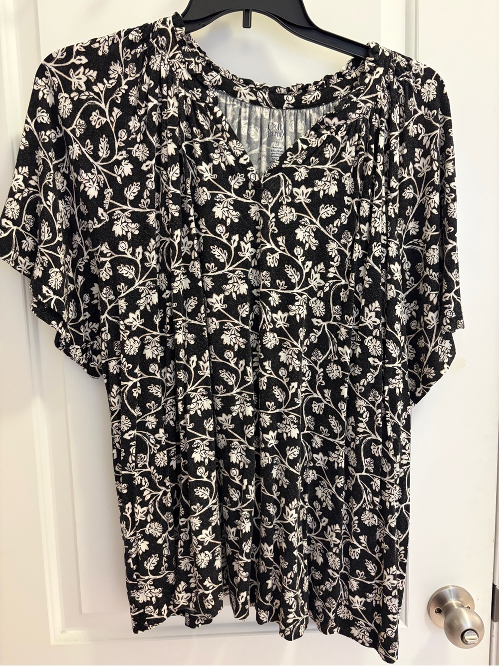 croft & barrow Black and White Floral V-Neck Tunic